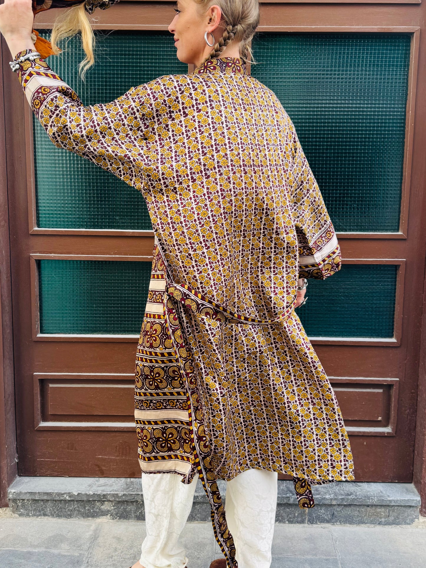 Kardash Kimono Medium – Up-cycled Vintage Sari Kimono