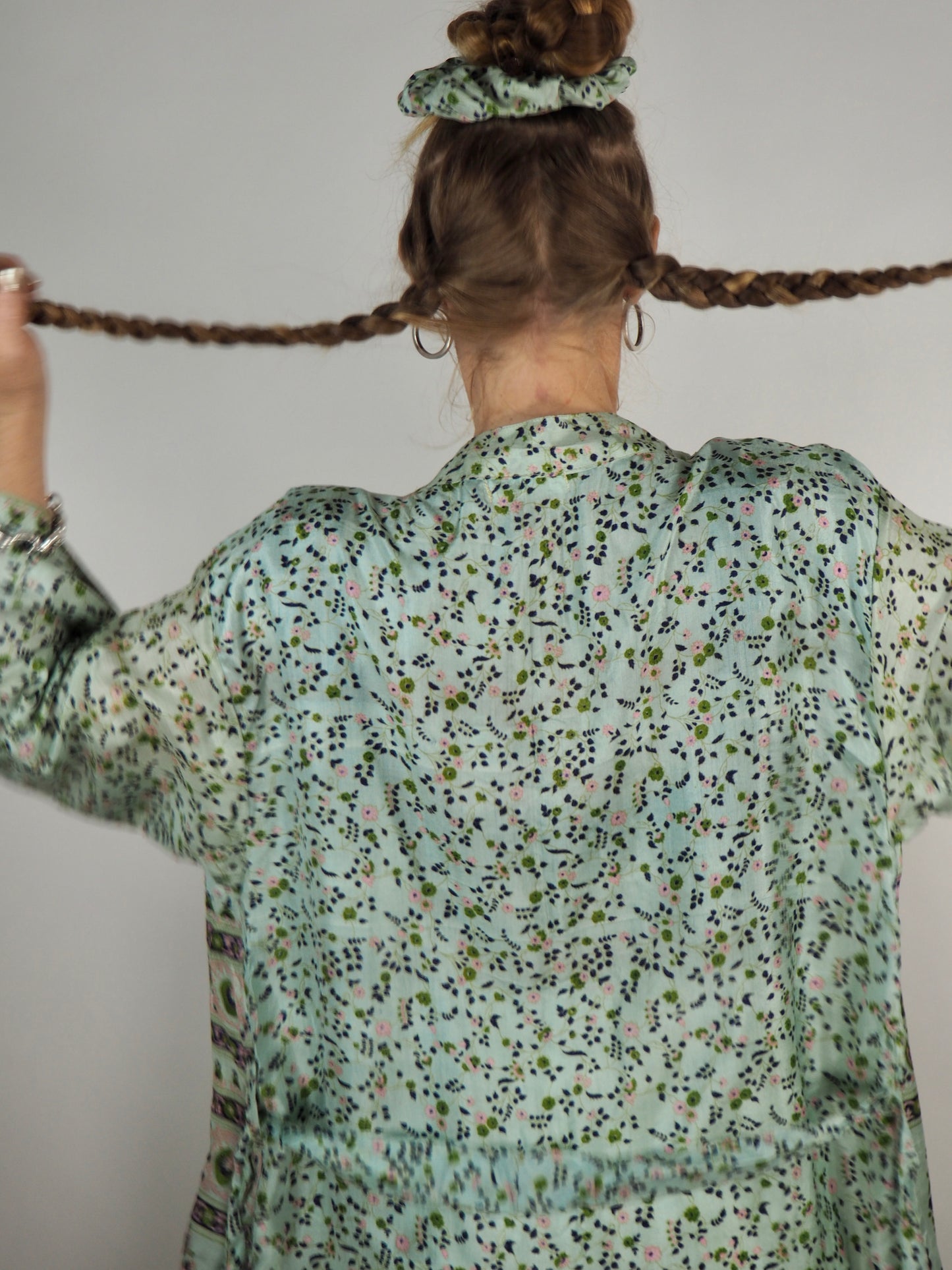 The Kardash Medium-Length Kimono – Up-cycled Vintage Sari Sustainable Kimono Jacket with Waist Tie + Matching Scrunchy & Storage Bag