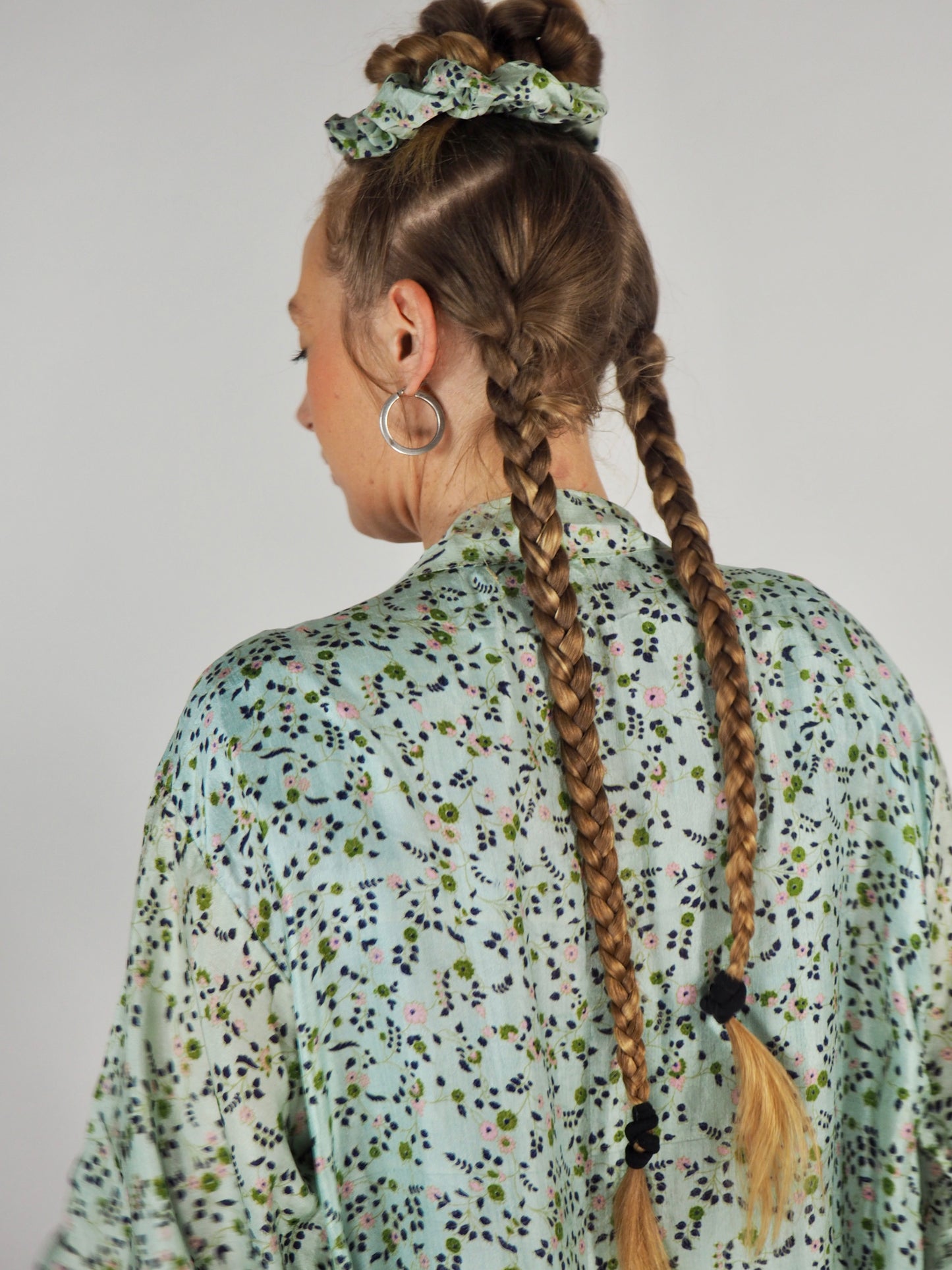 The Kardash Medium-Length Kimono – Up-cycled Vintage Sari Sustainable Kimono Jacket with Waist Tie + Matching Scrunchy & Storage Bag