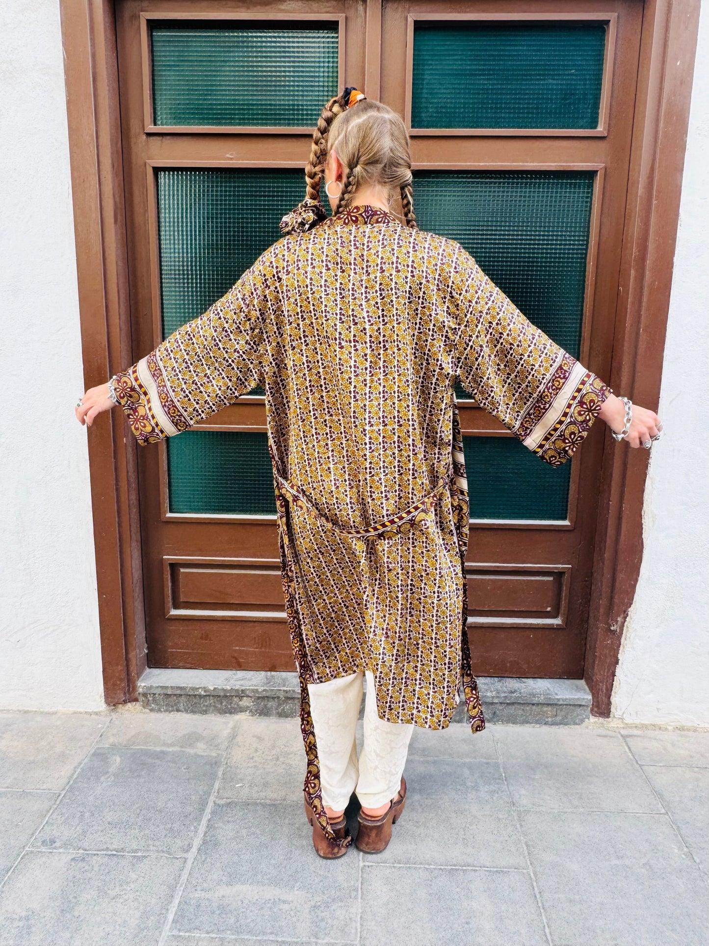 Kardash Kimono Medium – Up-cycled Vintage Sari Kimono