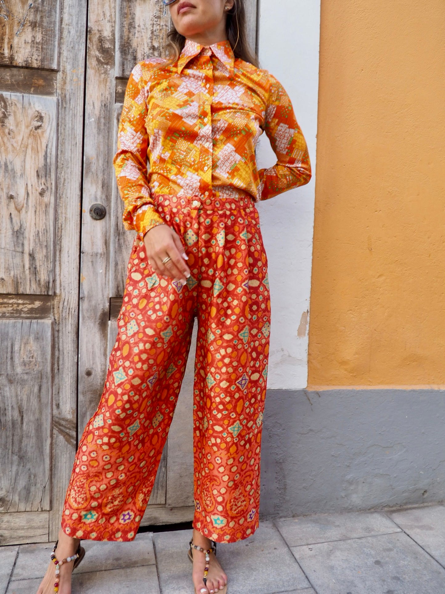 Original vintage 70’s cool printed orange shirt made in polyester with oversize collars