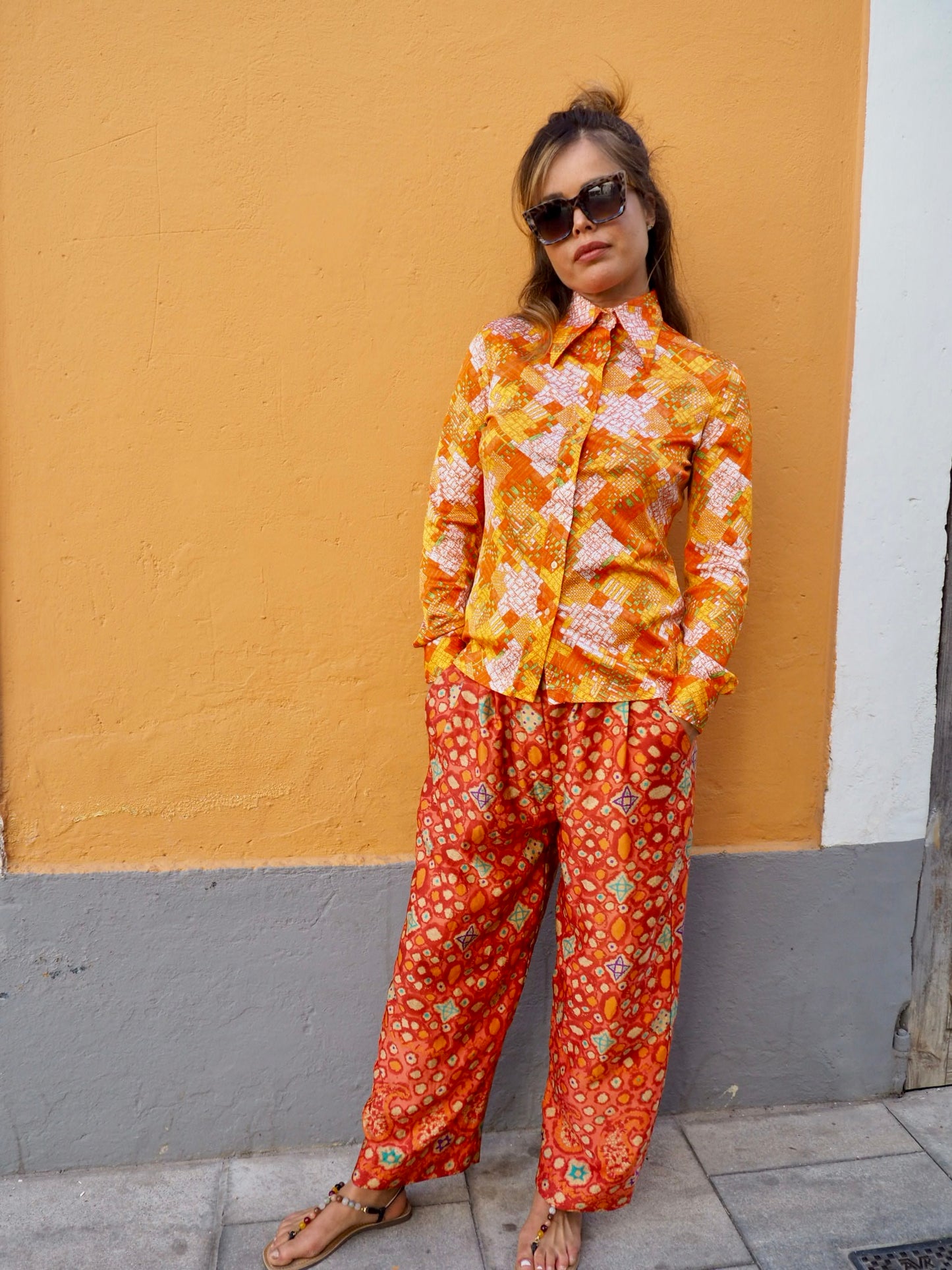Original vintage 70’s cool printed orange shirt made in polyester with oversize collars