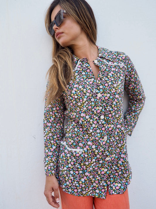 Vintage 1970’s pink and blue ditsy floral cotton long shirt with cool collars and pocket details