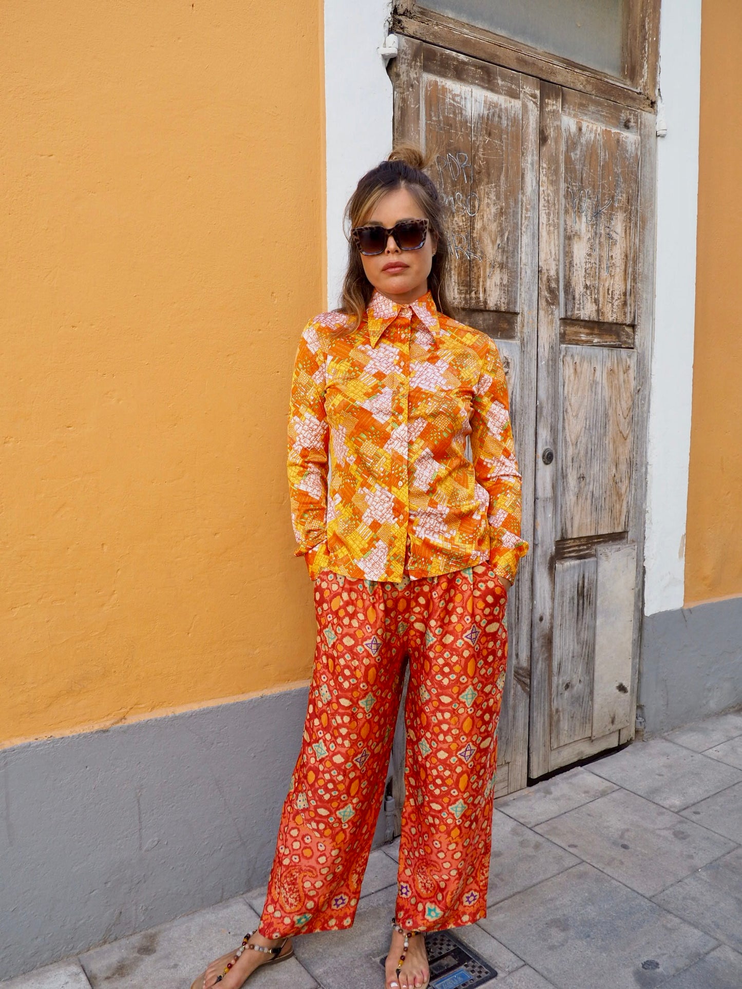 Original vintage 70’s cool printed orange shirt made in polyester with oversize collars