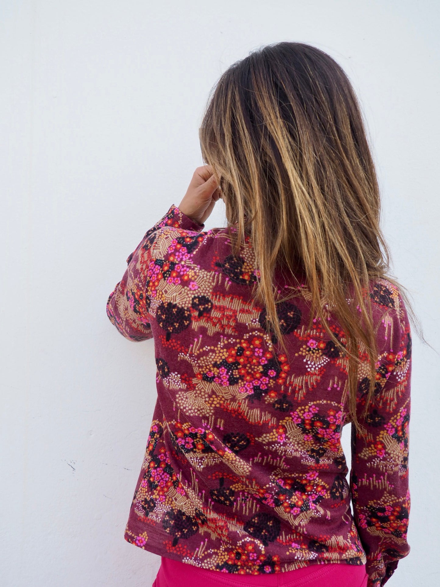 Original vintage 70’s cool printed pink and purple shirt made in man made fibres with a soft touch with oversize collars