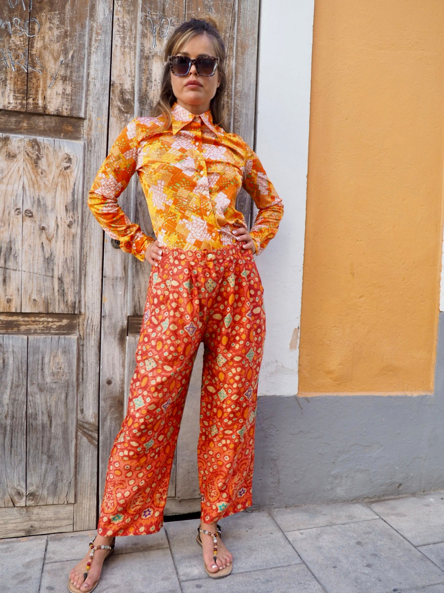 Original vintage 70’s cool printed orange shirt made in polyester with oversize collars