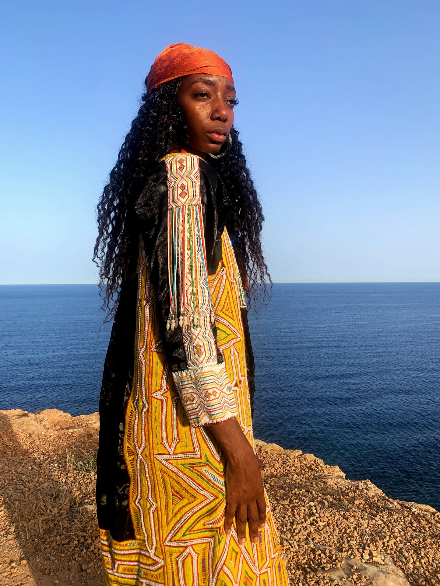 INCREDIBLE HAND BEADED DRESS FROM 1970’s SAUDÍ TRADITIONAL DRESS