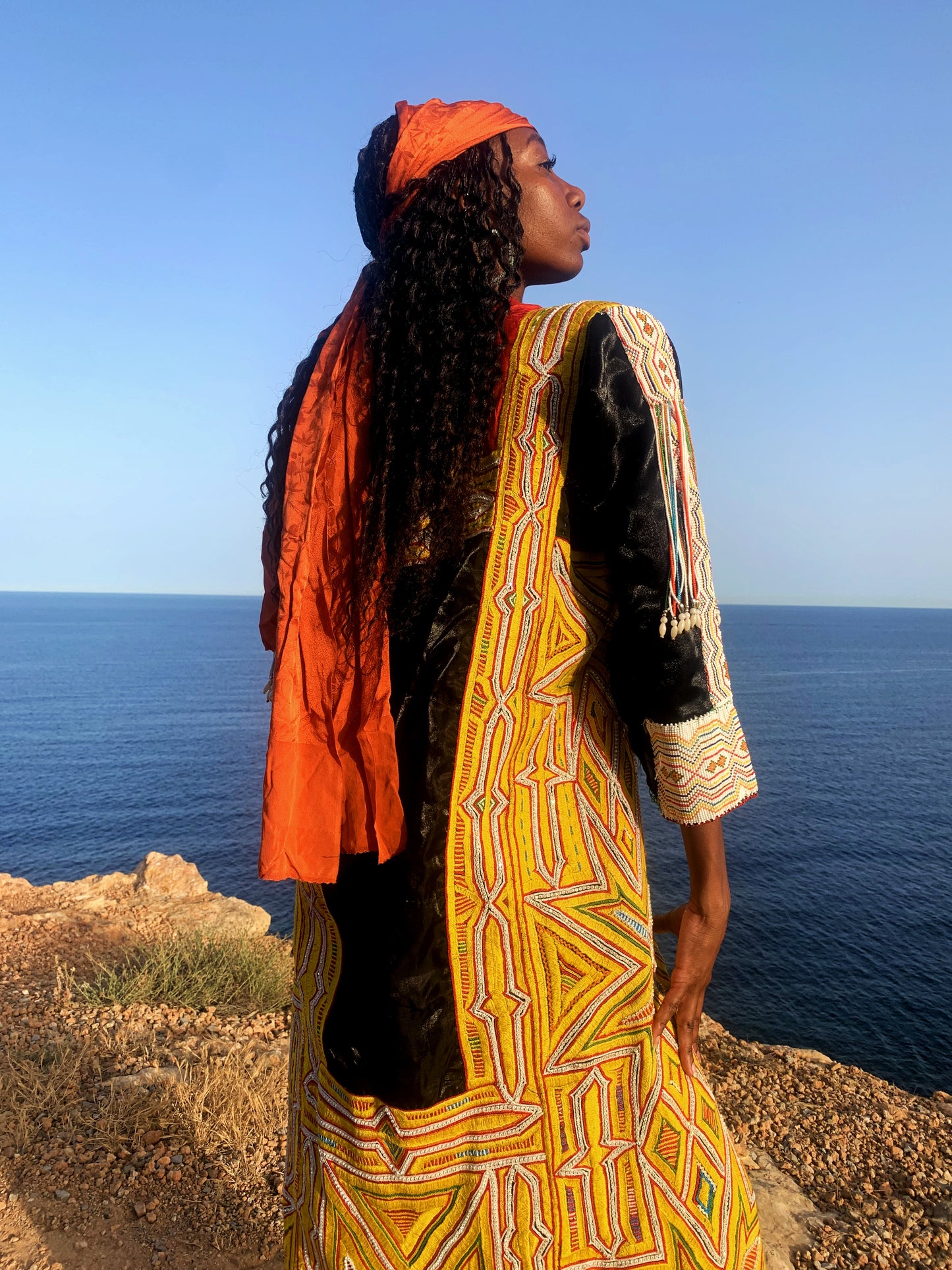 INCREDIBLE HAND BEADED DRESS FROM 1970’s SAUDÍ TRADITIONAL DRESS