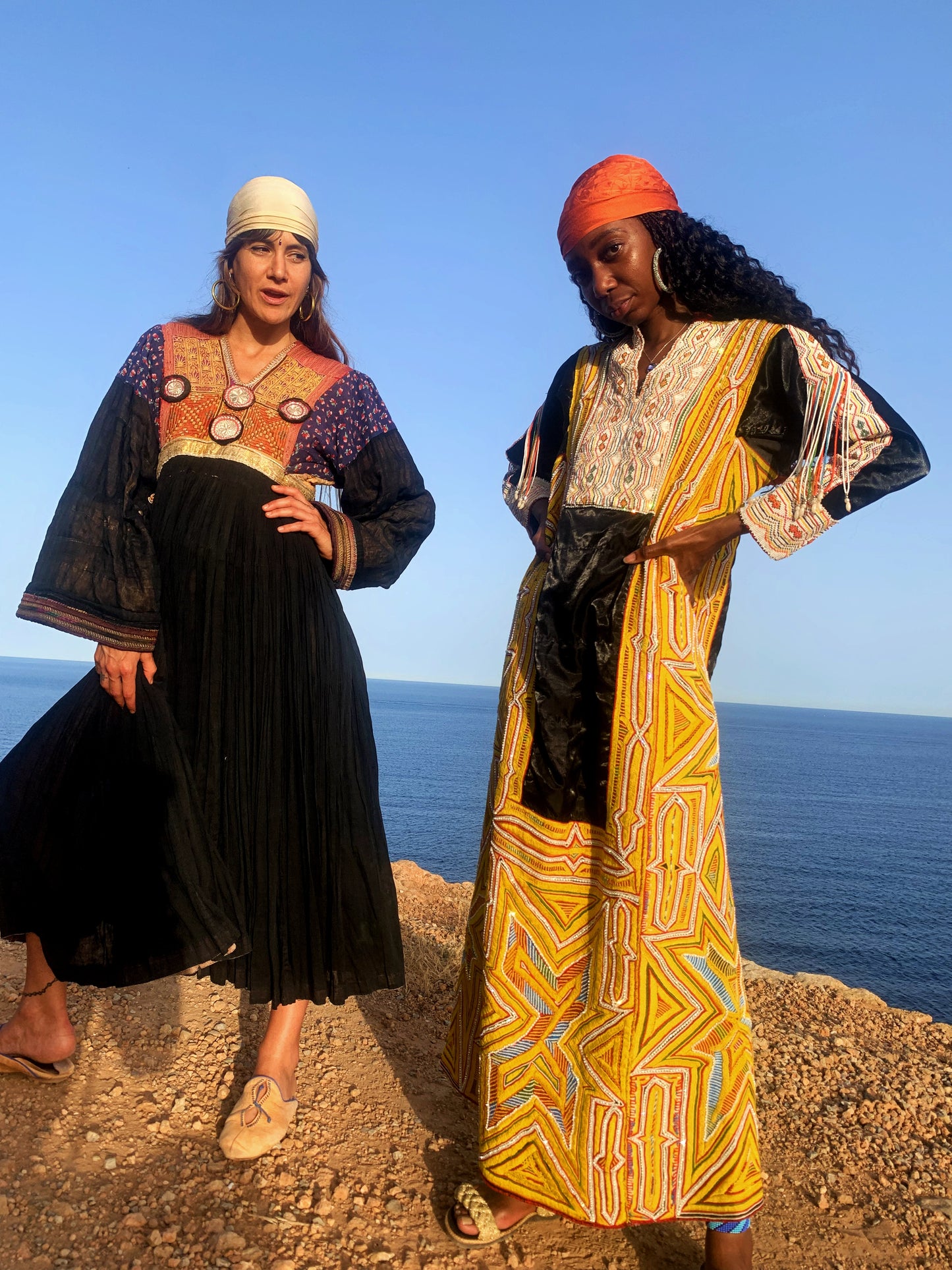 INCREDIBLE HAND BEADED DRESS FROM 1970’s SAUDÍ TRADITIONAL DRESS