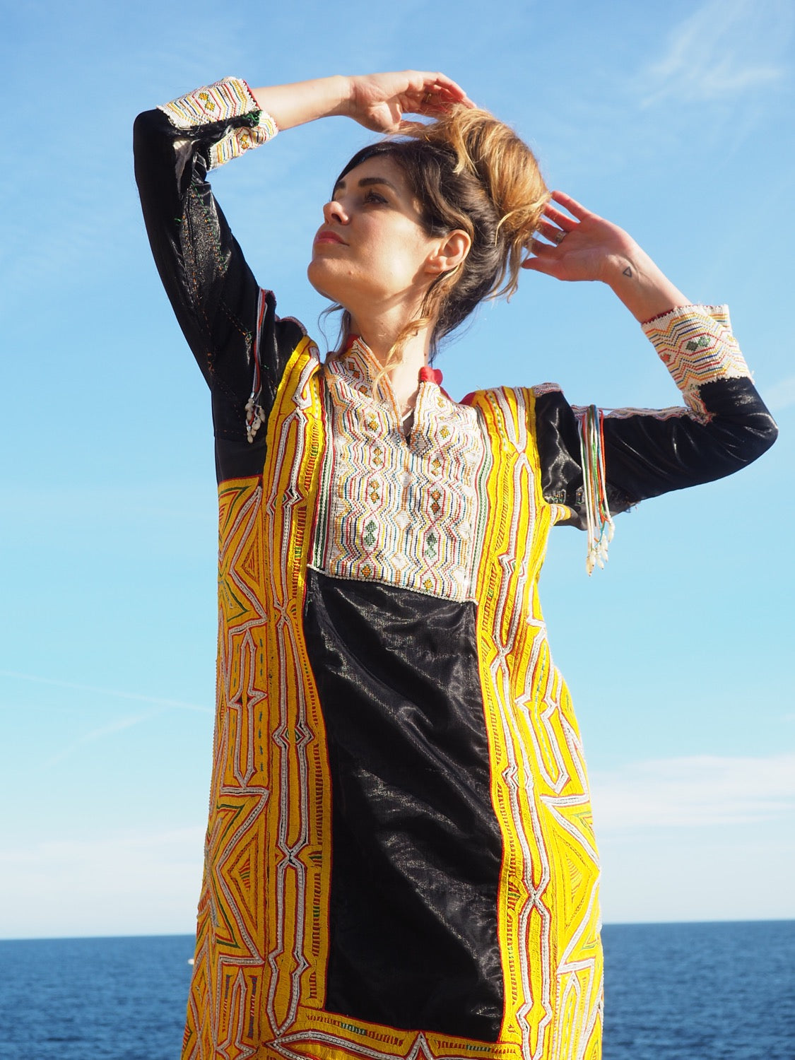 INCREDIBLE HAND BEADED DRESS FROM 1970’s SAUDÍ TRADITIONAL DRESS