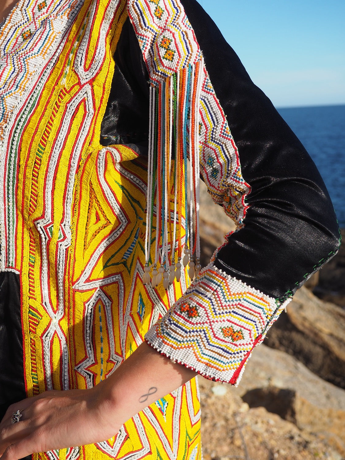 INCREDIBLE HAND BEADED DRESS FROM 1970’s SAUDÍ TRADITIONAL DRESS