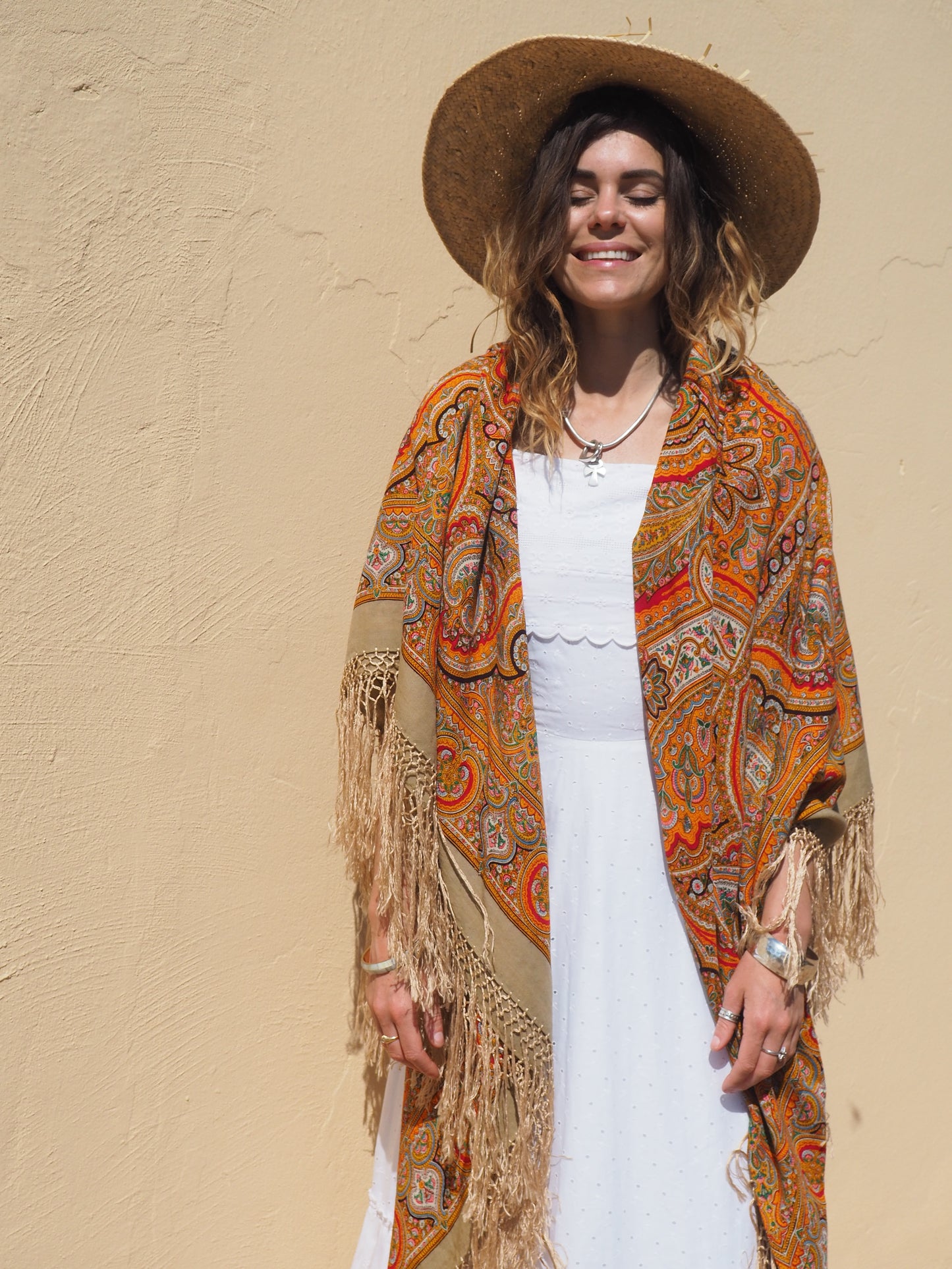 Vintage stunning woven tássel shawl